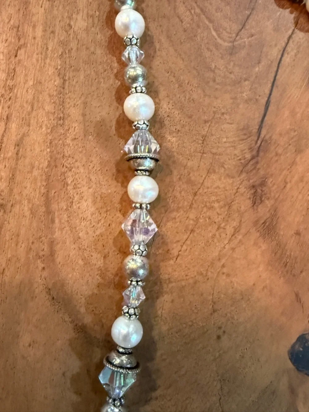 Vintage & Classy Iridescent Crystal and Pearl Necklace